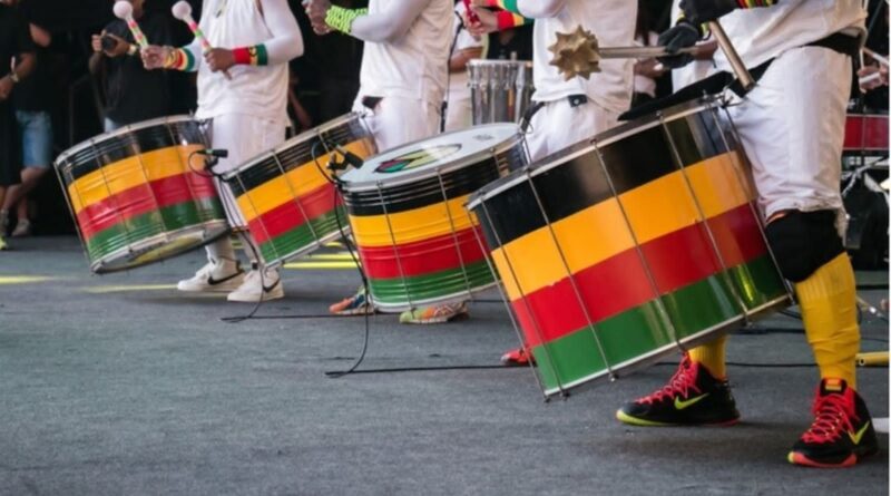 Bloco Olodum realiza ensaio gratuito na Praça Municipal